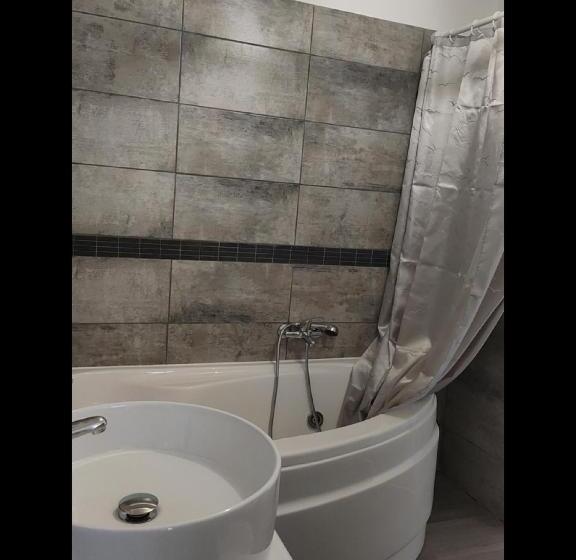 اتاق سوپریور سه تخته, La Carraia