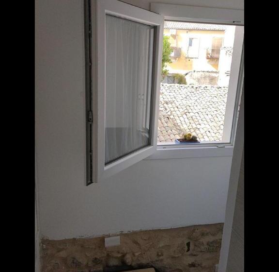 اتاق سوپریور سه تخته, La Carraia