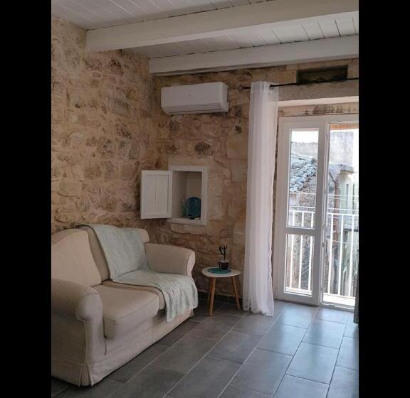 اتاق سوپریور سه تخته, La Carraia