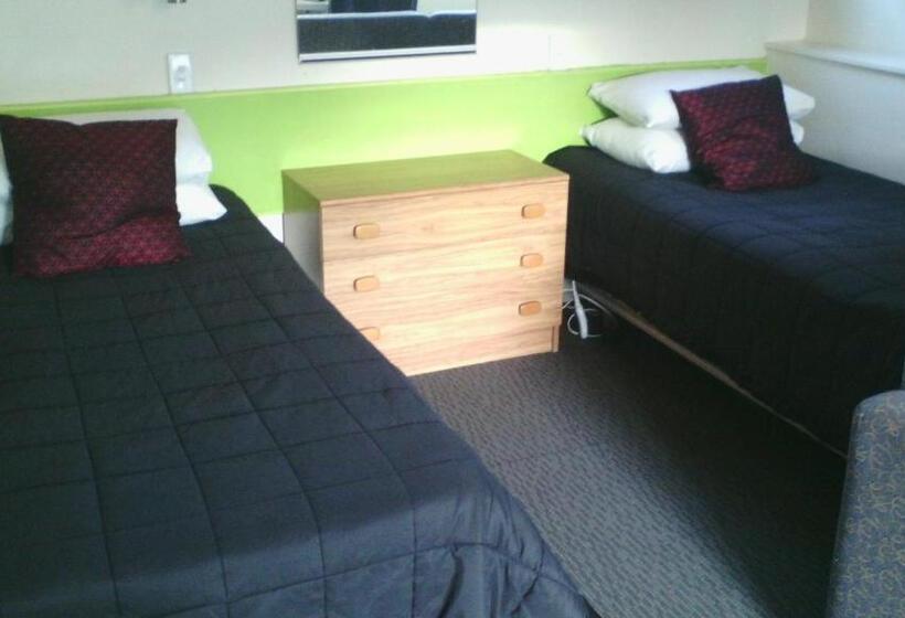 استودیوی استاندارد, Wellington 747 Motel