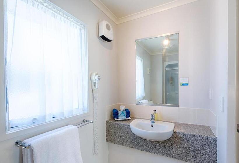 إستوديو سوبيريور, Bella Vista Motel Hamilton