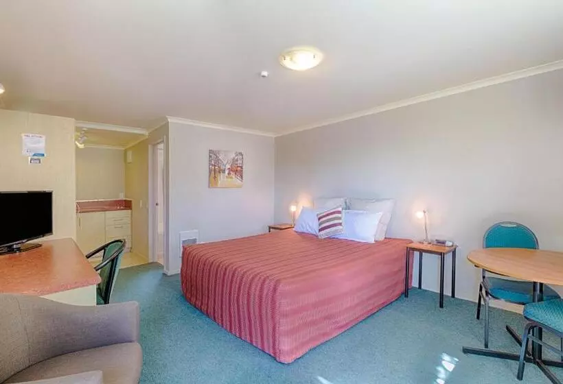 スーペリアスタジオ, Bella Vista Motel Hamilton