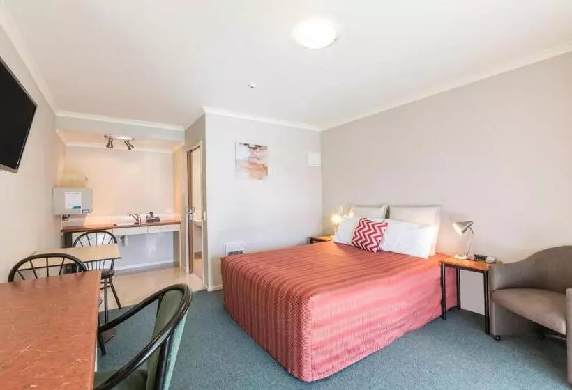 スーペリアスタジオ, Bella Vista Motel Hamilton