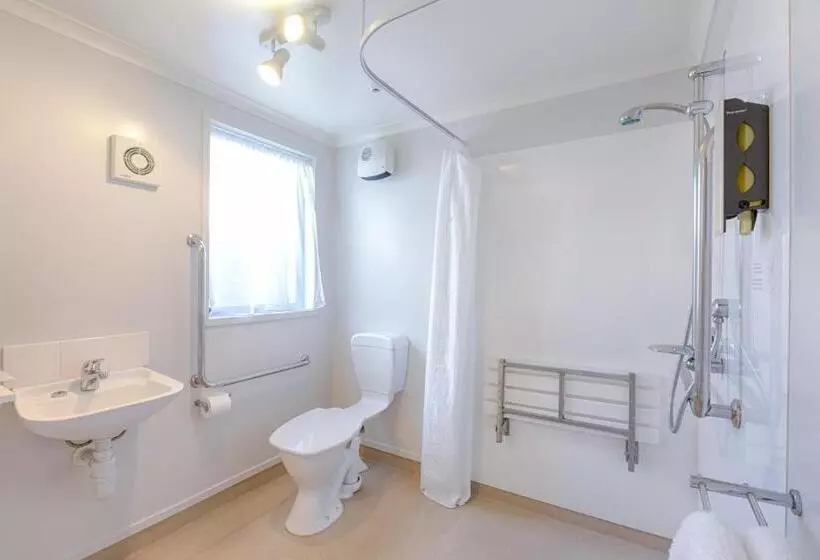スーペリアスタジオ, Bella Vista Motel Hamilton