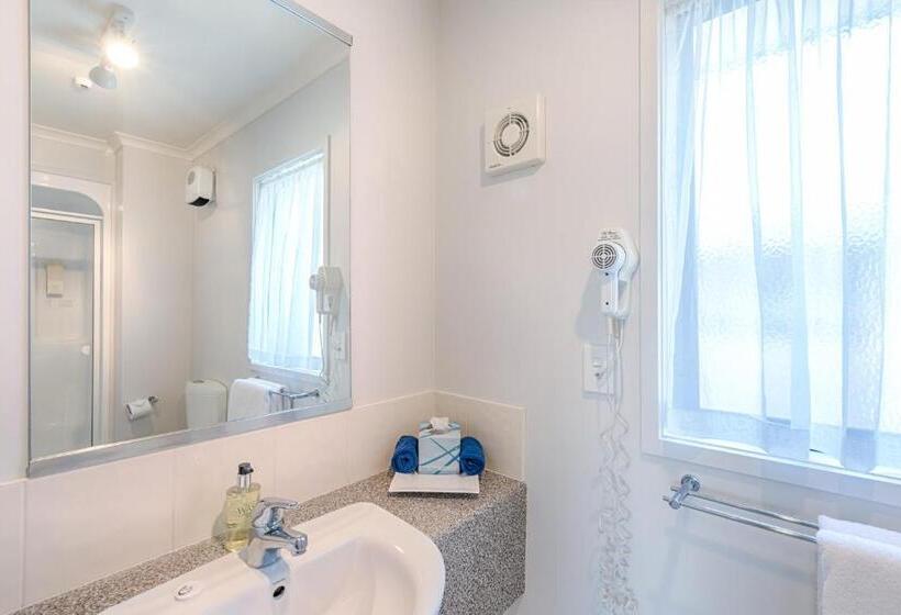 إستوديو سوبيريور, Bella Vista Motel Hamilton