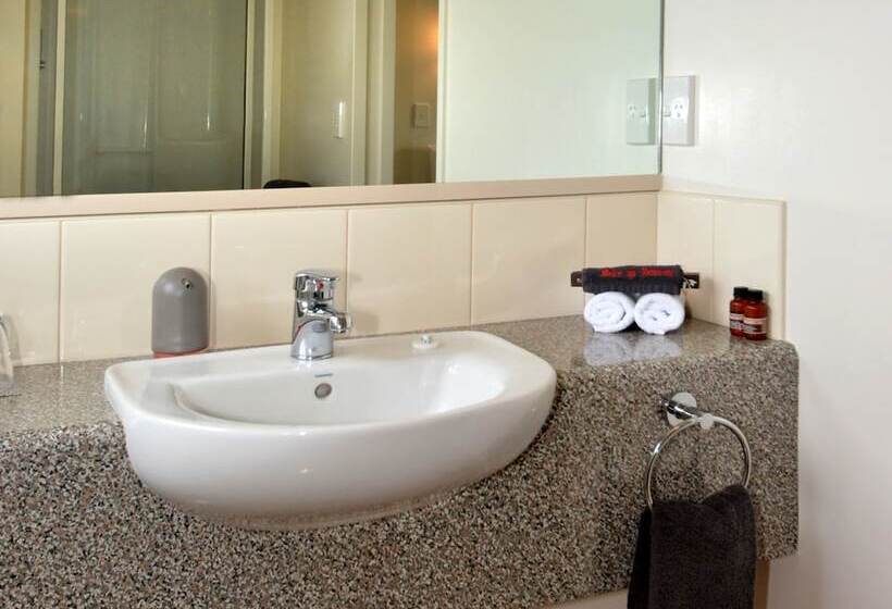 استودیوی سوپریور, Bella Vista Motel Mosgiel