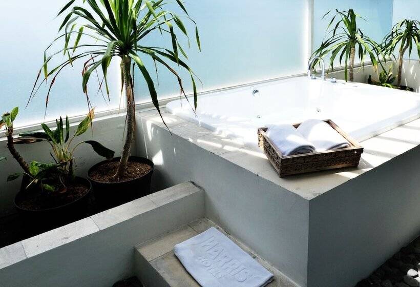 جناح, Harris Hotel & Residences Sunset Road