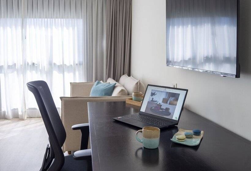 高级客房, After Hotel Montevideo