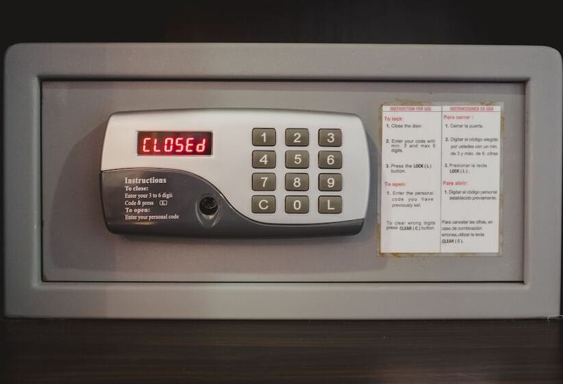 高级客房, After Hotel Montevideo