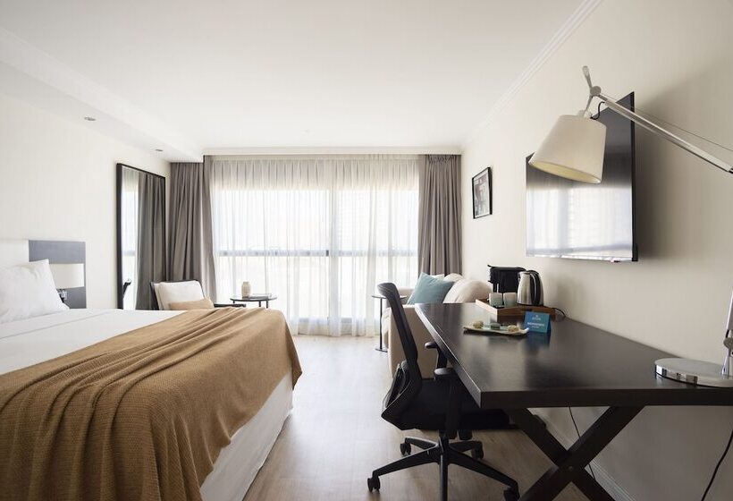 高级客房, After Hotel Montevideo