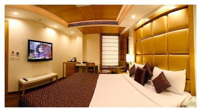 اتاق پرمیوم, Almondz