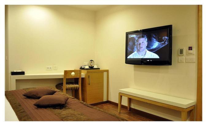 اتاق کلاب, Almondz