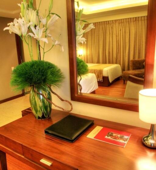 Полулюкс, Armada Hotel Manila