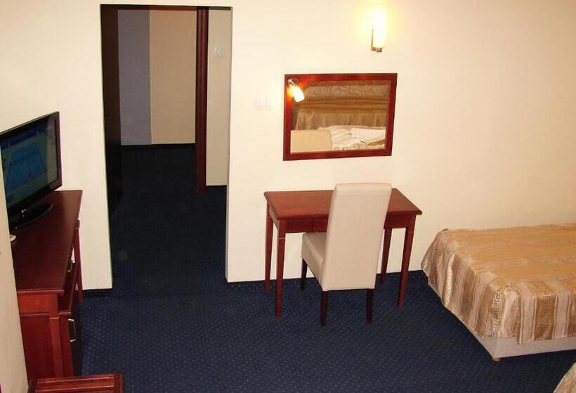 اتاق استاندارد سه نفره, Centar