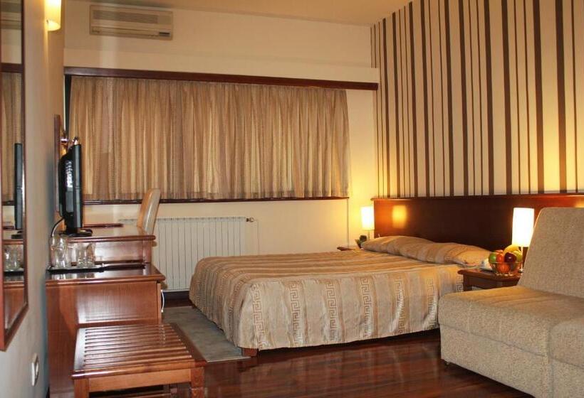 اتاق استاندارد سه نفره, Centar