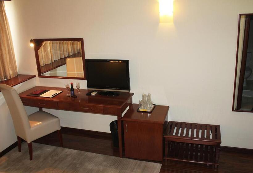 اتاق استاندارد سه نفره, Centar