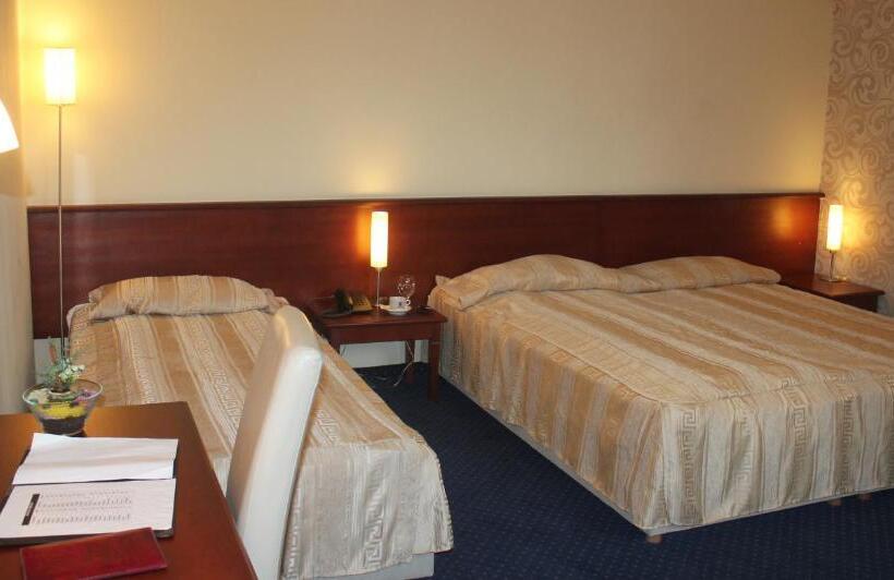 اتاق خانوادگی, Centar