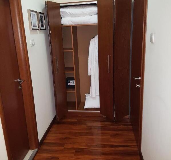 اتاق استاندارد سه نفره, Centar