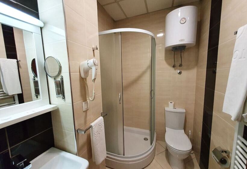 اتاق استاندارد سه نفره, Centar