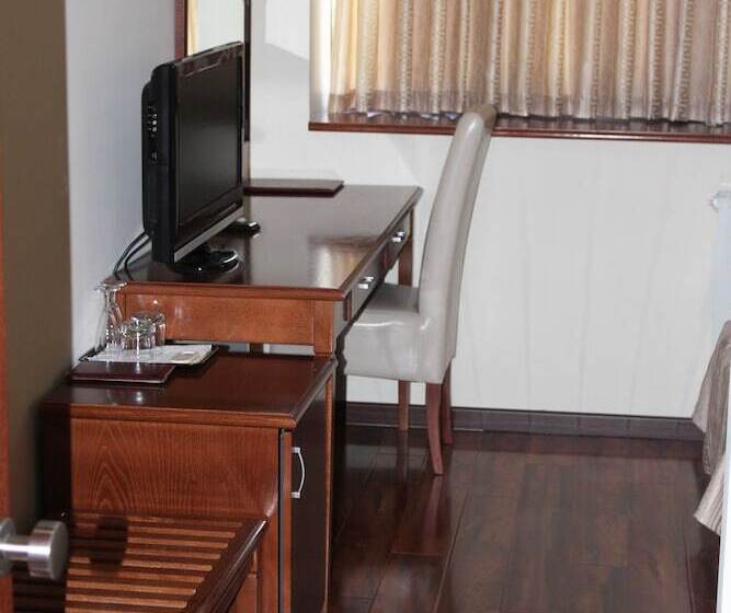 اتاق استاندارد سه نفره, Centar