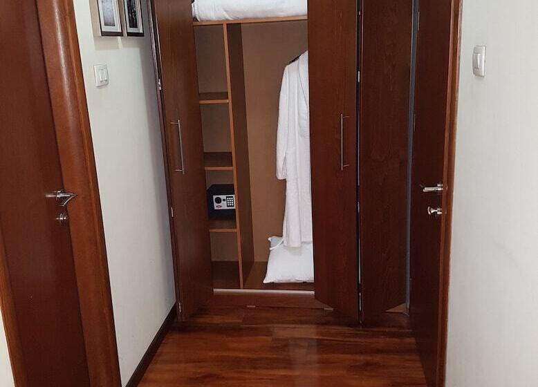 اتاق استاندارد سه نفره, Centar