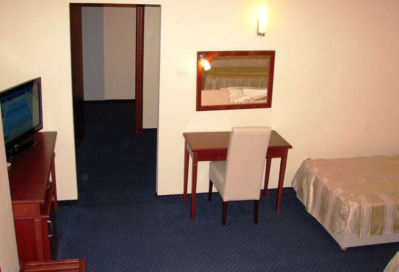 اتاق استاندارد سه نفره, Centar