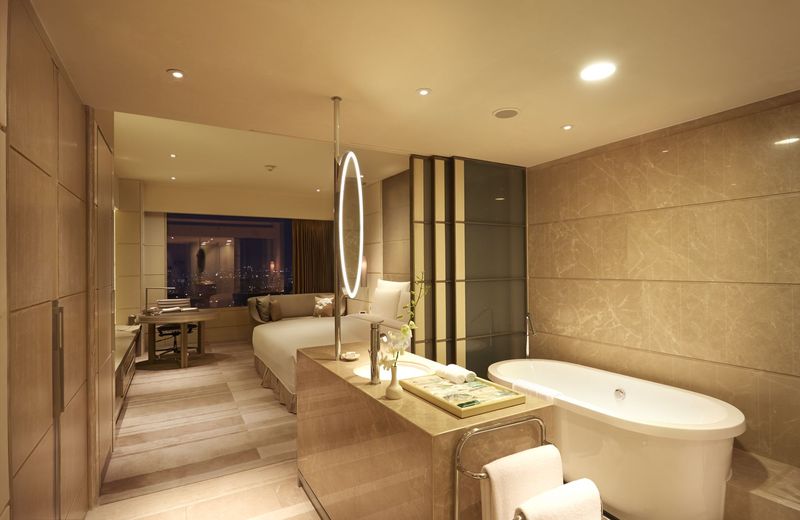 اتاق کلاب, Nikko Saigon