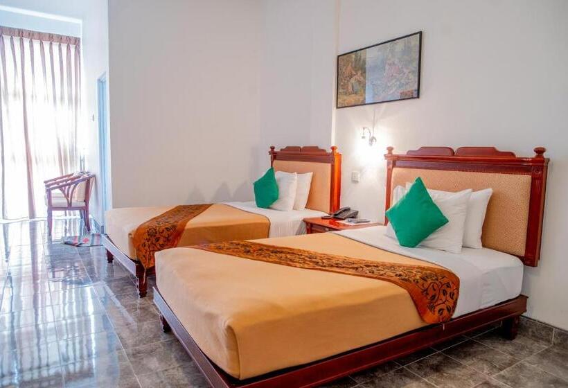 Quarto Triplo Estandar, Olympus Plaza