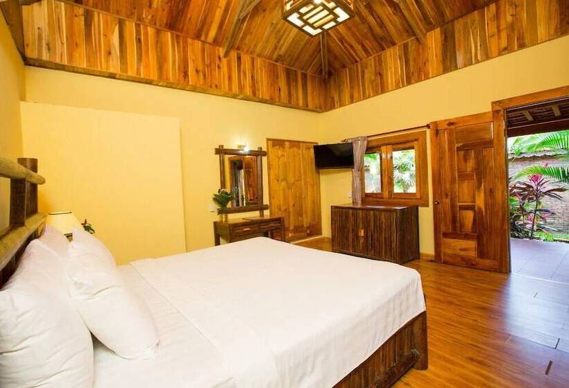 بانگلوی لوکس, Chez Carole Beach Resort & Spa