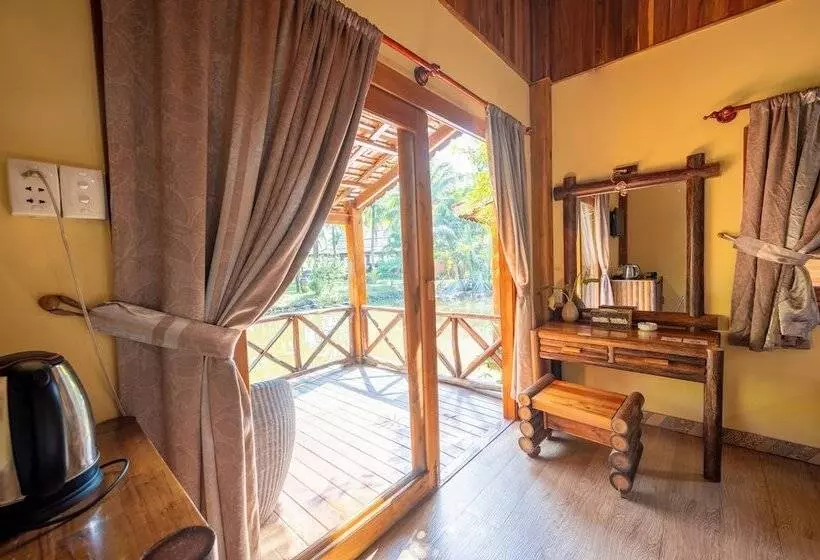 بانگلوی لوکس, Chez Carole Beach Resort & Spa