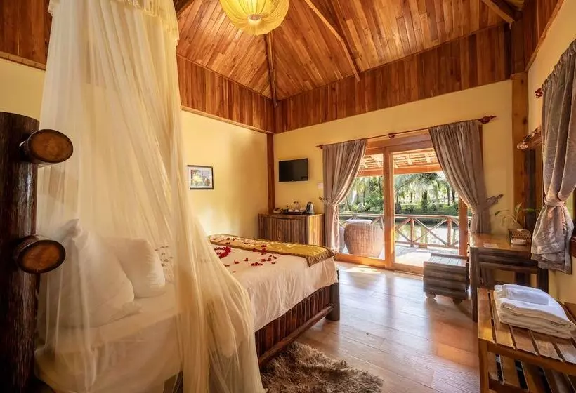 بانگلوی لوکس, Chez Carole Beach Resort & Spa