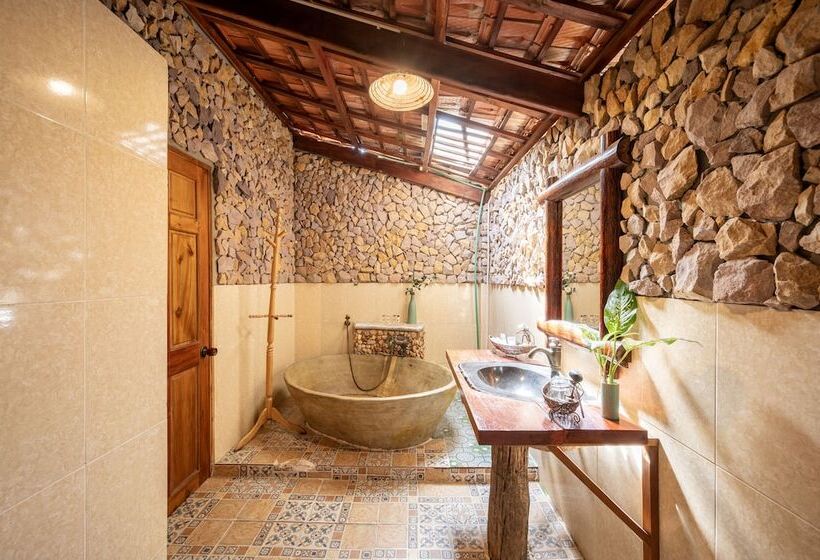 بانگلوی لوکس, Chez Carole Beach Resort & Spa