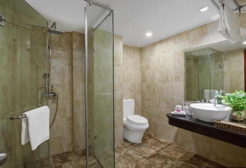 سوییت خانوادگی, Splendid Star Grand Hotel And Spa