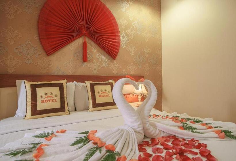 سوییت لوکس, Boss Palace