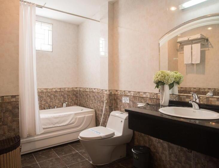 اتاق لوکس سه تخته, Boss Palace