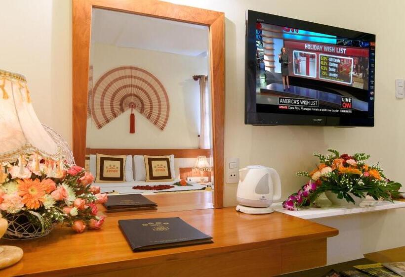 اتاق لوکس سه تخته, Boss Palace