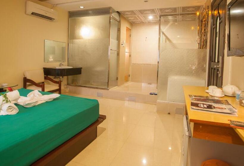 اتاق لوکس سه تخته, Boss Palace