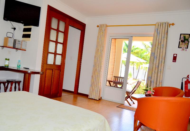 استودیوی استاندارد, La Pointe Villas