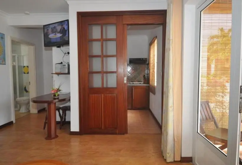 استودیوی استاندارد, La Pointe Villas