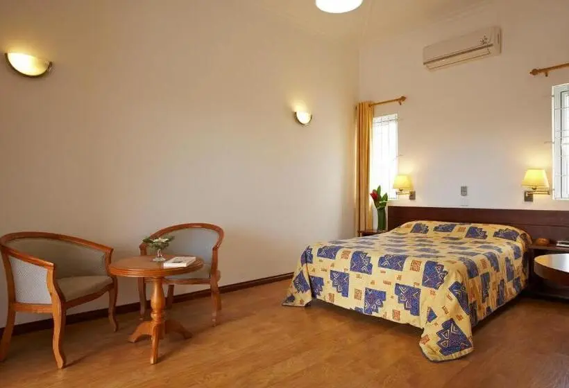 استودیوی استاندارد, La Pointe Villas