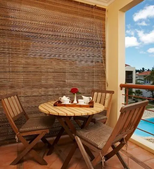 استودیوی استاندارد, La Pointe Villas