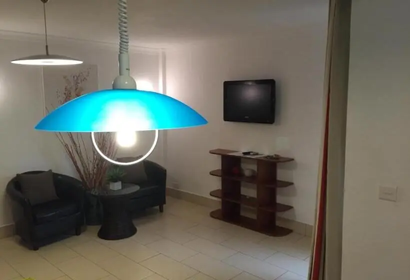 اتاق اجرایی با تخت بزرگ, La Pointe Villas