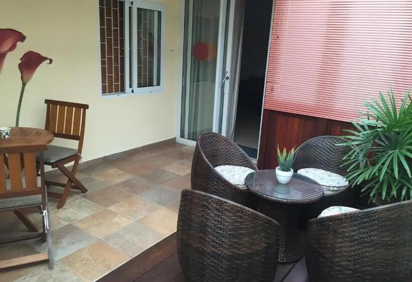 اتاق اجرایی با تخت بزرگ, La Pointe Villas
