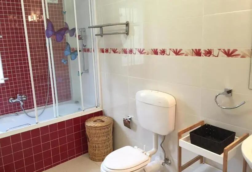 اتاق اجرایی با تخت بزرگ, La Pointe Villas