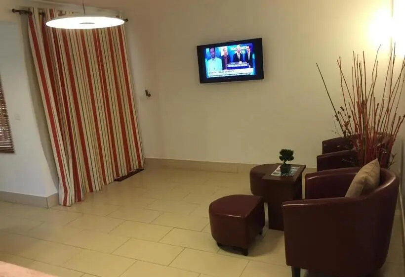 اتاق اجرایی با تخت بزرگ, La Pointe Villas