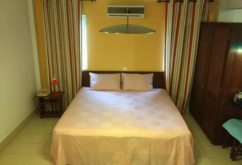 اتاق اجرایی با تخت بزرگ, La Pointe Villas