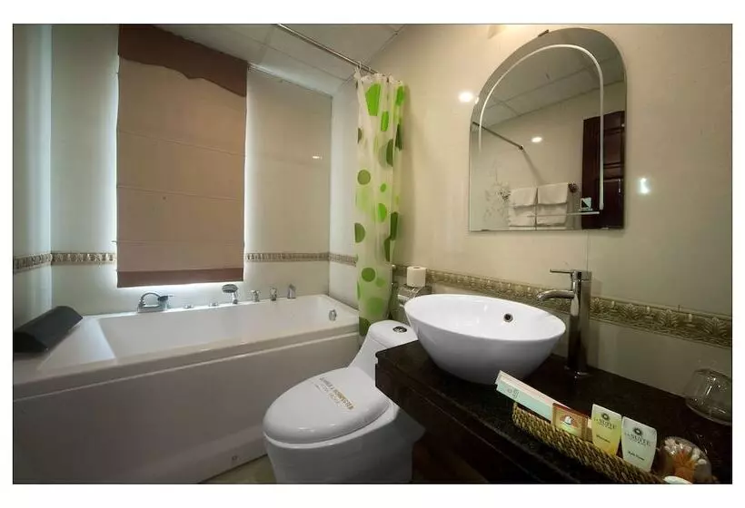 اتاق اجرایی, La Suite Hotel & Spa