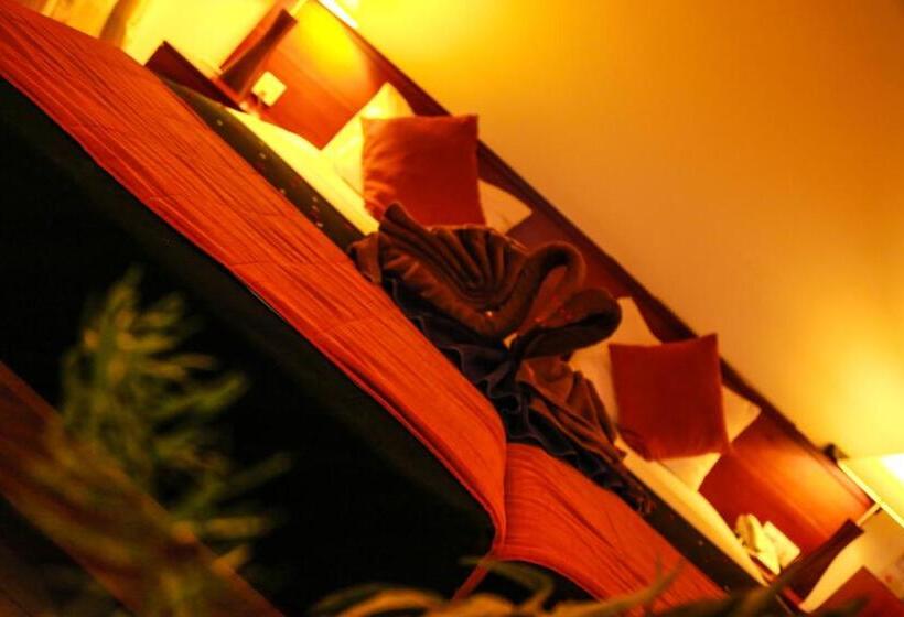 디럭스 룸, Pelwehera Village Resort