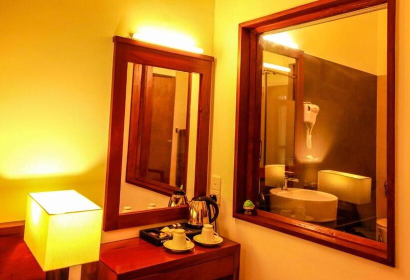 디럭스 룸, Pelwehera Village Resort