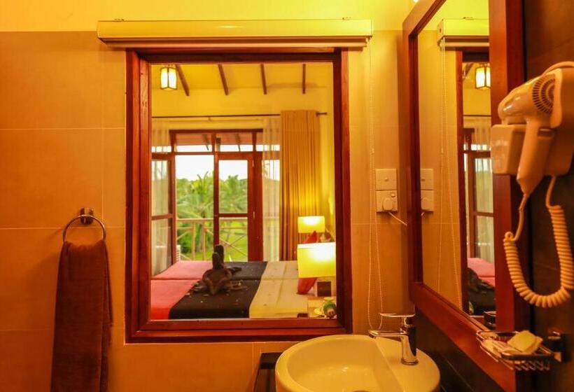 اتاق لوکس, Pelwehera Village Resort